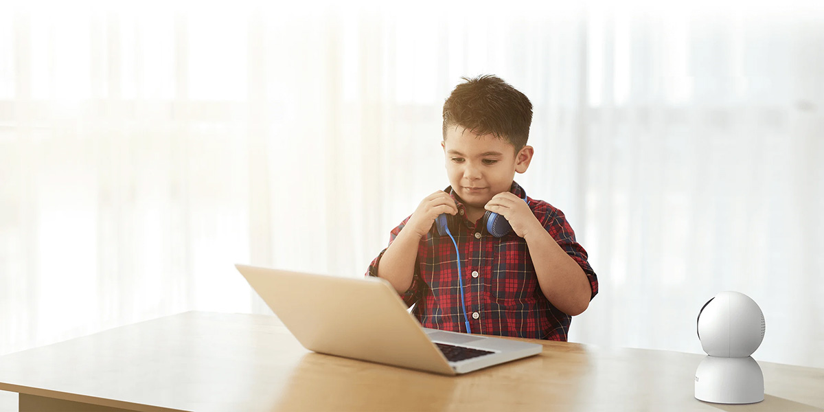 Xiaomi Smart Camera C400 - Rozmowy dwustronne w czasie rzeczywistym z włączonym inteligentnym systemem redukcji hałasu, zapewniające klarowną komunikację